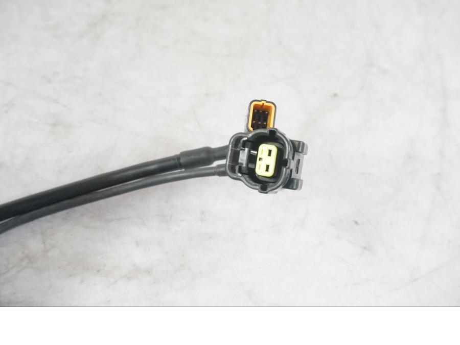 Snett uppifrån på Anslutningsenhet från en KTM 1290 Super Adventure S -2022 motorcykel.