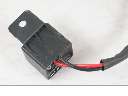 Vänster sida på Blinkersrelä från en Yamaha MT-09 -2020 motorcykel.