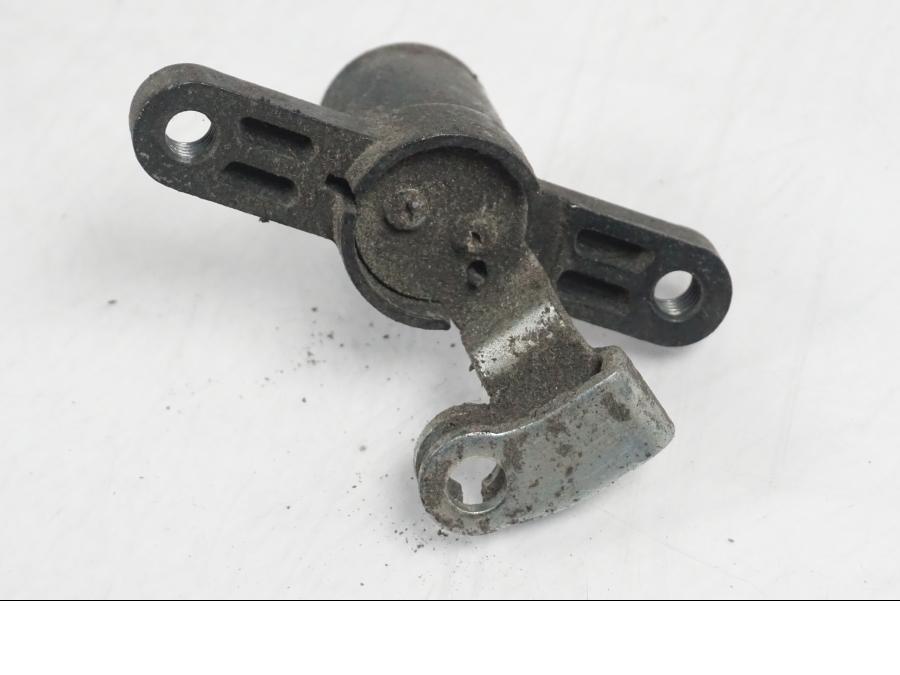 Höger sida på <p>Låssats från Kawasaki VN 900 Classic 2008.</p>

<p>Tändningslås, tanklock, sadellås och 1st nyckel.</p> motorcykel.