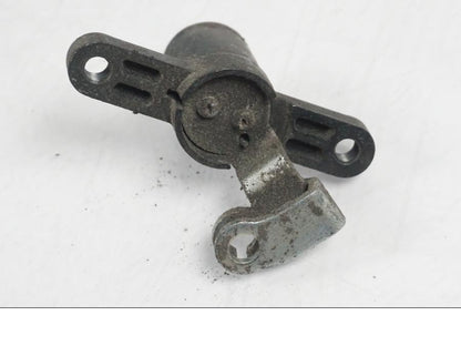 Höger sida på <p>Låssats från Kawasaki VN 900 Classic 2008.</p>

<p>Tändningslås, tanklock, sadellås och 1st nyckel.</p> motorcykel.