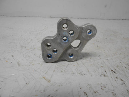 Framsidan på Fotpinnefäste inre från en Suzuki GSX-R 1000 -2007 motorcykel.