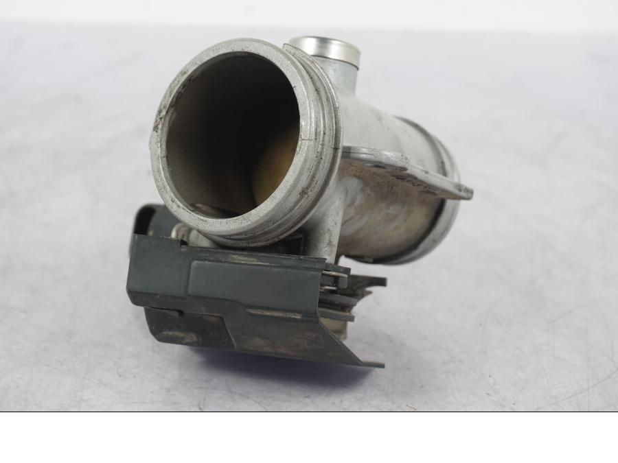 Vänster sida på Spjällhus från en BMW R 1200 GS -2005 motorcykel.