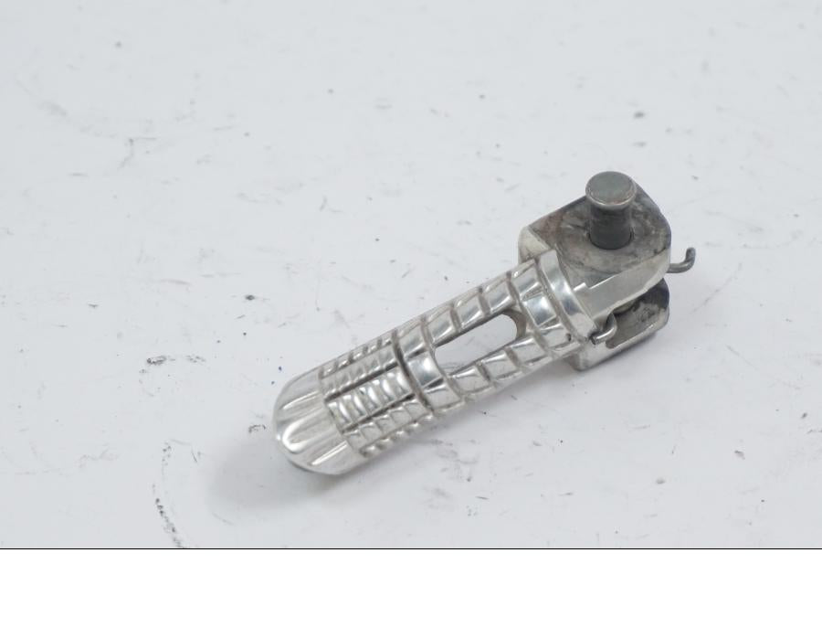 Vänster sida på Fotpinne från en Suzuki GSX-R 1000 -2008 motorcykel.