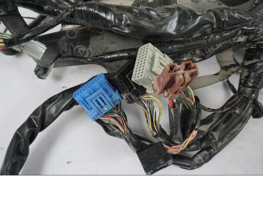 Snett nerifrån på Kabelstam från en Honda VFR 1200 -2010 motorcykel.