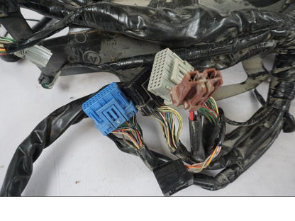 Snett nerifrån på Kabelstam från en Honda VFR 1200 -2010 motorcykel.