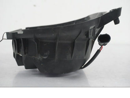 Vänster sida på Vattenkylfläkt från en KTM 1290 Super Duke R -2022 motorcykel.