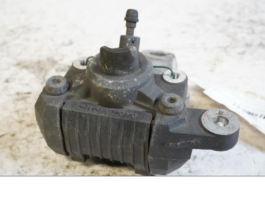 Baksidan på Bromsok från en Suzuki GSX 600 F -2000 motorcykel.