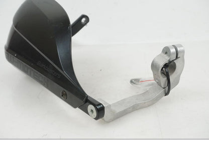 Baksidan på Handskydd från en BMW F 750 GS -2019 motorcykel.