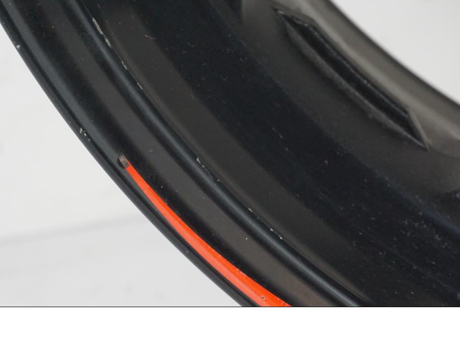 Snett uppifrån på Fälg från en Yamaha MT-07 -2019 motorcykel.