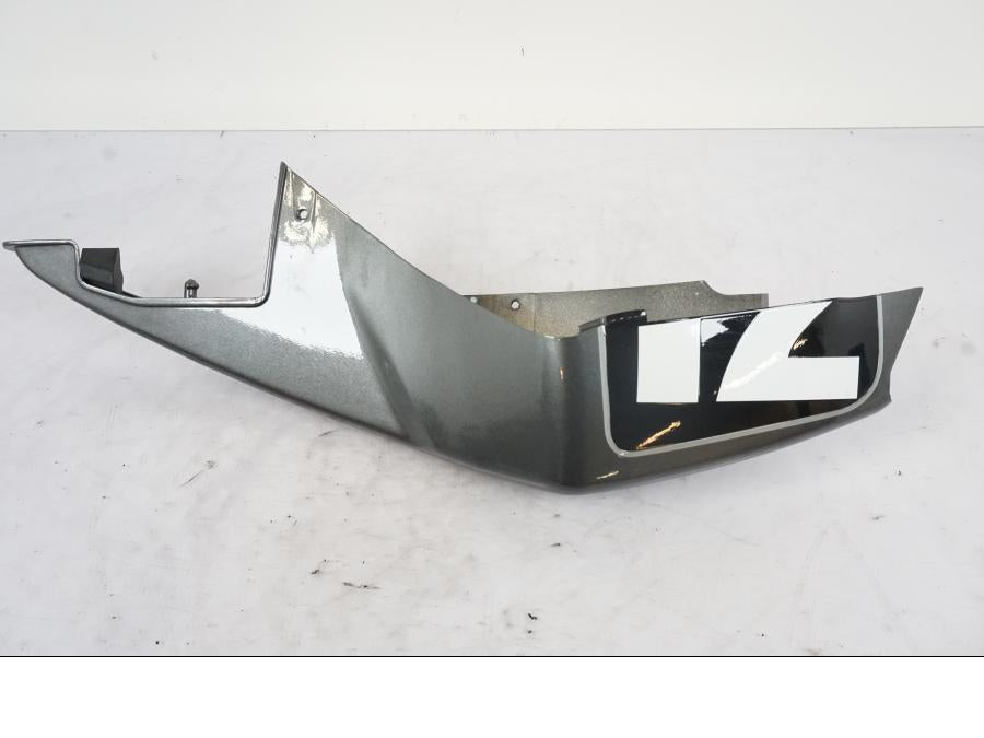 Höger sida på Bakvinge från en Suzuki GSX-R 1000 -2005 motorcykel.