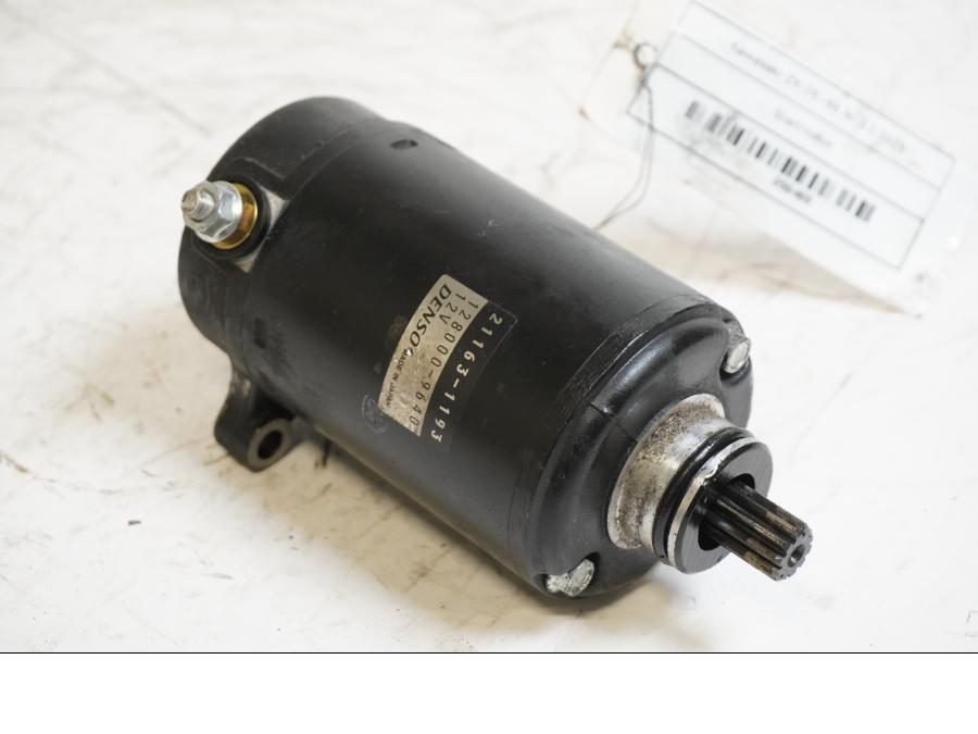 Framsidan på Startmotor från en Kawasaki ZX-7R -1996 motorcykel.