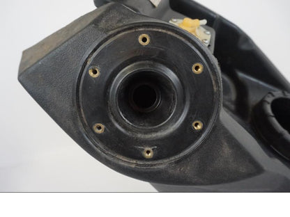 Baksidan på Bensintank från en BMW F 650 CS -2002 motorcykel.