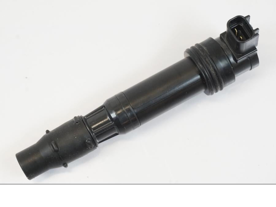 Baksidan på Tändspole från en Triumph Trident -2021 motorcykel.