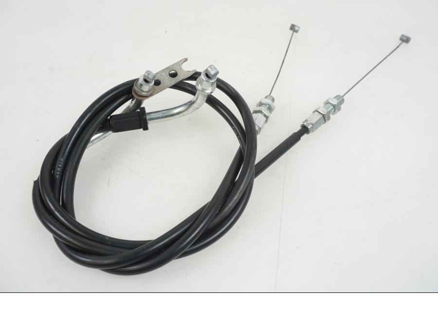 Snett uppifrån på Gasvajer från en Suzuki GSX-R 1000 -2007 motorcykel.