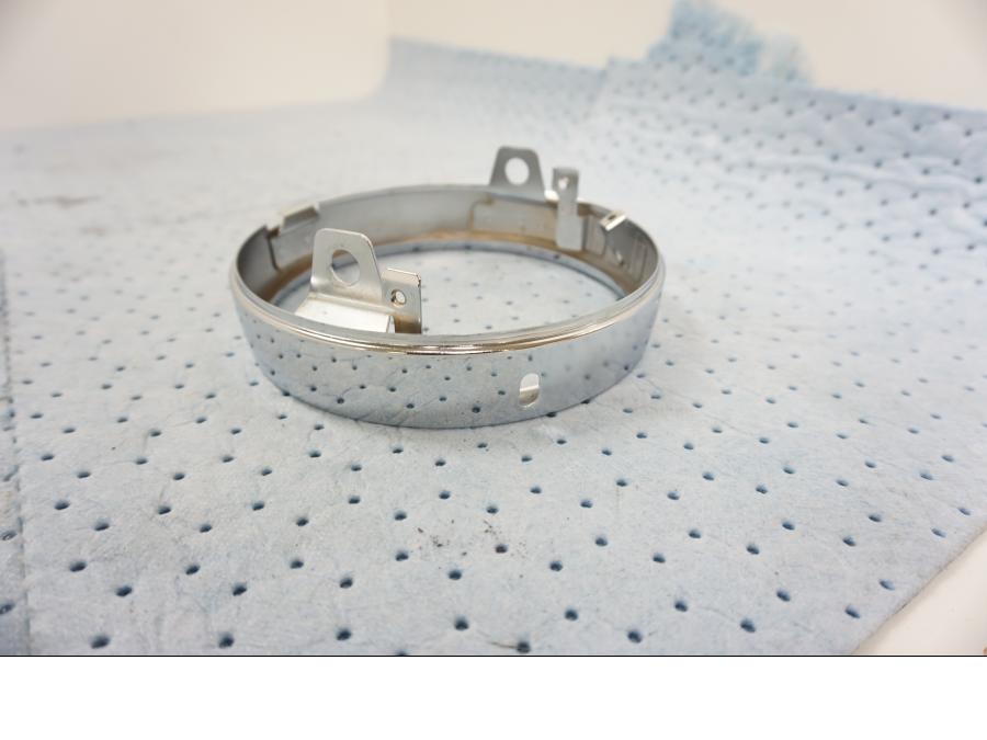 Baksidan på Strålkastarsarg från en Yamaha Alla -2016 motorcykel.