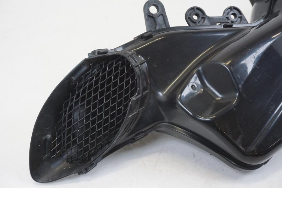 Baksidan på Luftintag från en Suzuki GSX 1300 R -2017 motorcykel.