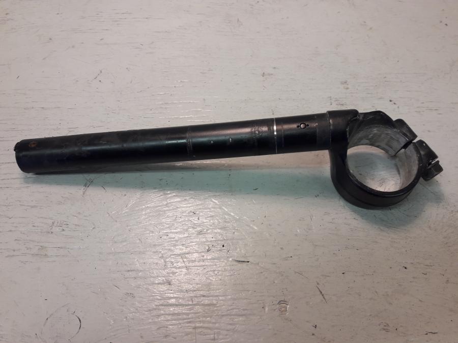 Framsidan på Styre från en Honda CBR 600 -1999 motorcykel.