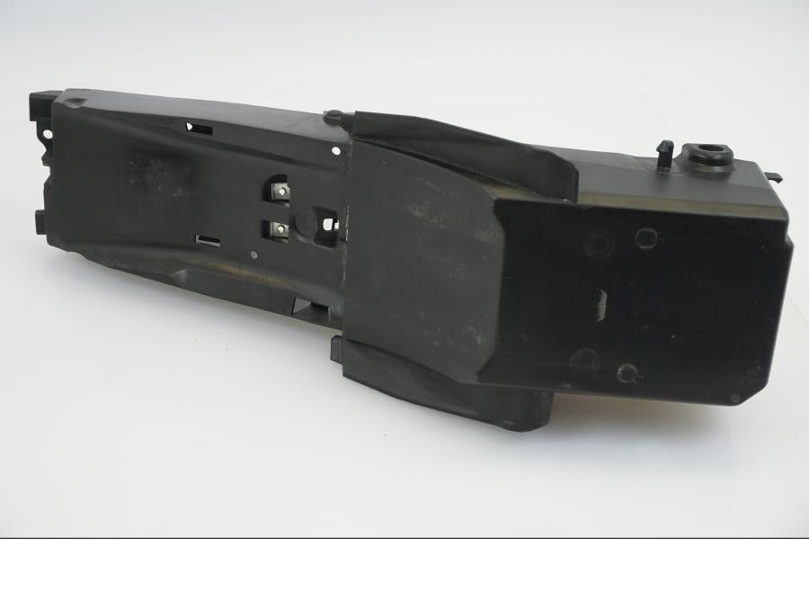 Snett nerifrån på Undertail från en Yamaha MT-07 -2019 motorcykel.