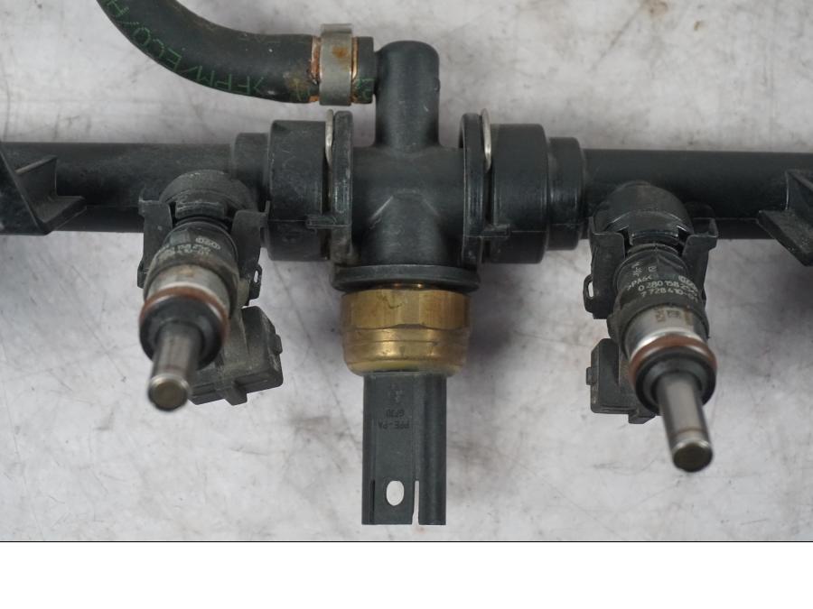 Extrabild3 på Fuel Rail från en BMW K 1600 GTL -2015 motorcykel.