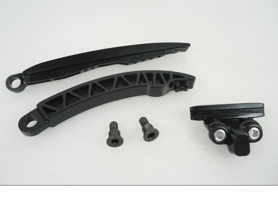 Framsidan på Kamkedja från en KTM 1290 Super Duke R -2021 motorcykel.