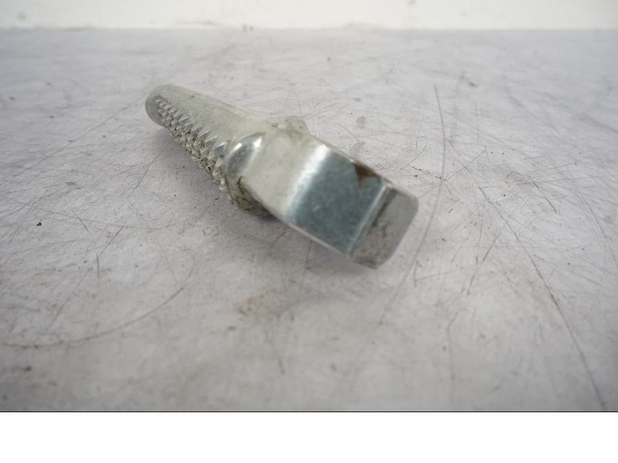 Snett nerifrån på Fotpinne från en Honda VTR 1000 F -1997 motorcykel.