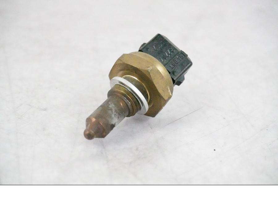 Höger sida på Vattenkylgivare från en BMW F 800 GS -2009 motorcykel.