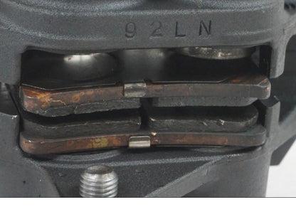 Snett uppifrån på Bromsok från en Yamaha MT-07 -2019 motorcykel.