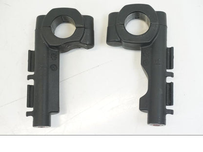 Framsidan på Handskyddsbågar från en Ducati Hyperstrada -2013 motorcykel.