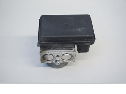 Baksidan på ABS Modulator från en Kawasaki Versys 1000 -2015 motorcykel.