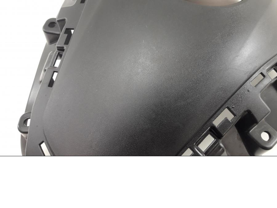 Vänster sida på Bensintankskåpa från en Yamaha MT-07 Tracer -2020 motorcykel.