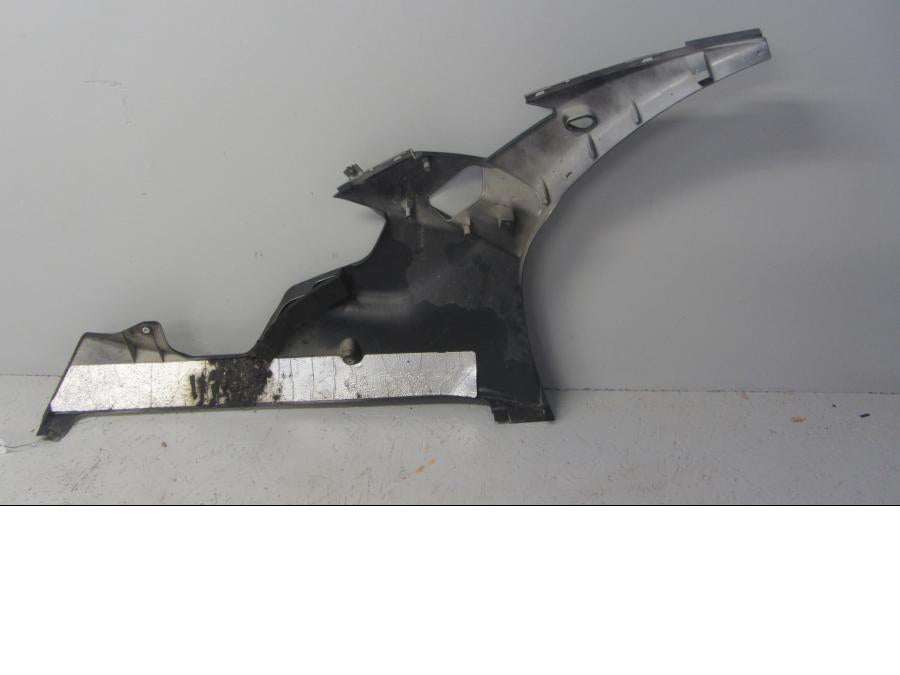 Baksidan på Magkåpa från en Yamaha YZF R6 -2006 motorcykel.