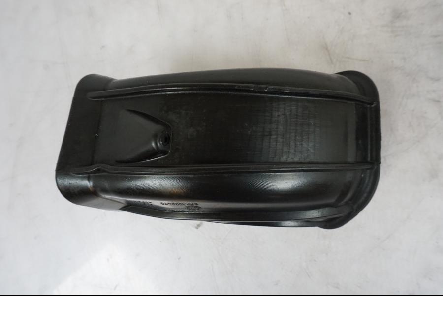 Vänster sida på Luftintag från en KTM 1290 Super Duke R -2021 motorcykel.