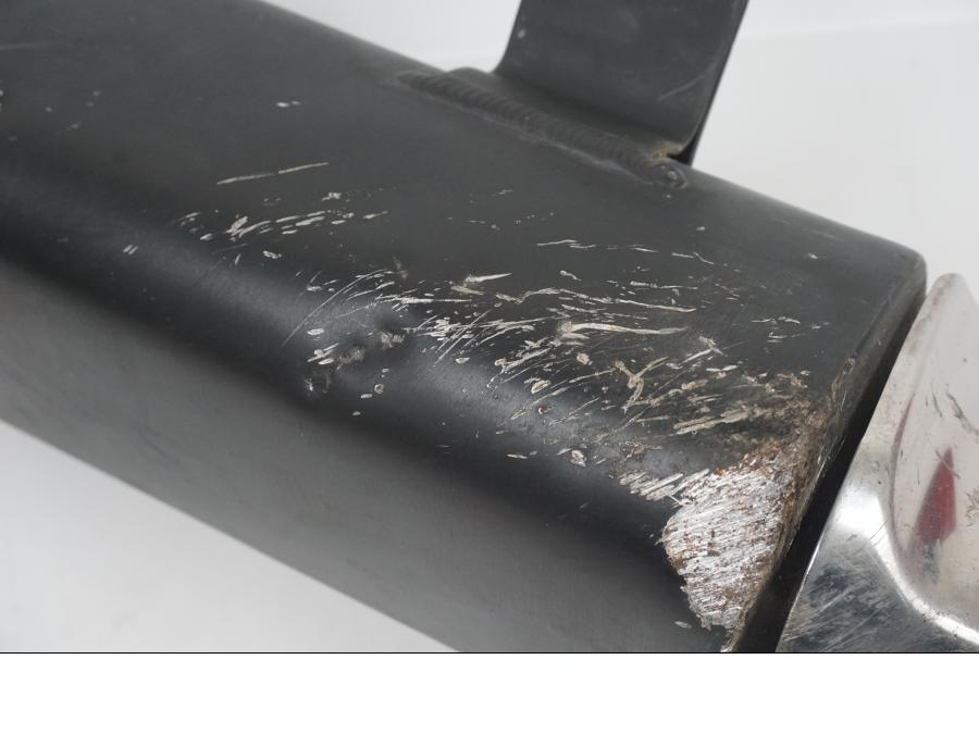 Snett nerifrån på Ljuddämpare från en Suzuki GSX-R 1000 -2007 motorcykel.