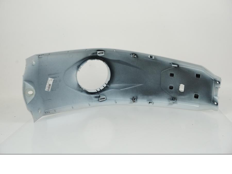 Snett nerifrån på Bensintankskåpa från en BMW R 1250 GS -2023 motorcykel.