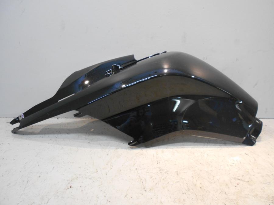 Framsidan på Bensintankskåpa från en BMW K 1600 -2015 motorcykel.