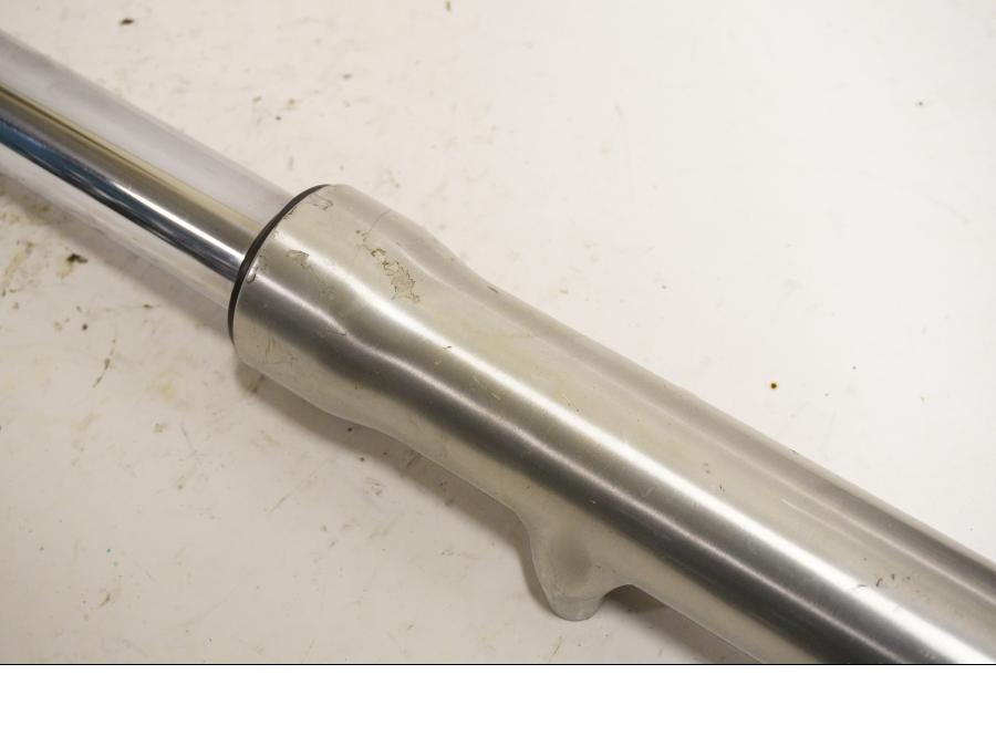 Höger sida på Gaffelben från en Honda VT 600 C -1994 motorcykel.