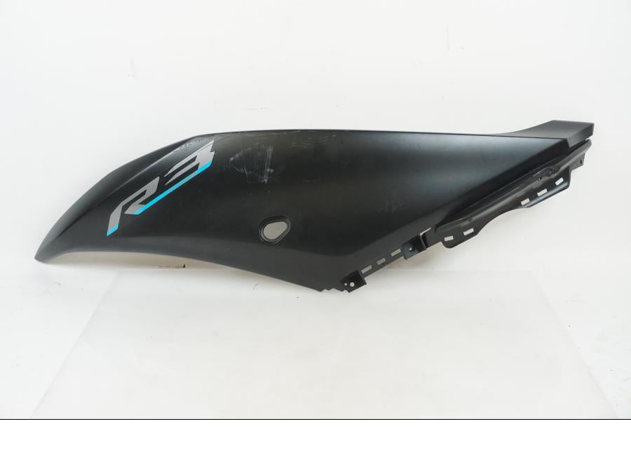 Framsidan på Sidkåpa från en Yamaha YZF R3 -2022 motorcykel.