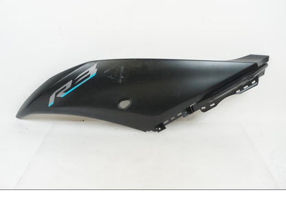 Framsidan på Sidkåpa från en Yamaha YZF R3 -2022 motorcykel.