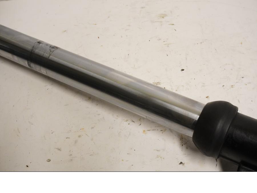 Vänster sida på Gaffelben från en BMW K 75 -1986 motorcykel.