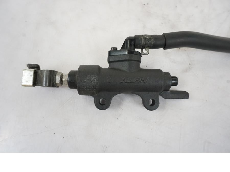 Baksidan på Bromshuvudcylinder från en Honda VFR 1200 -2010 motorcykel.