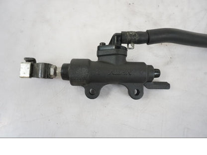 Baksidan på Bromshuvudcylinder från en Honda VFR 1200 -2010 motorcykel.