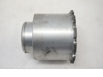 Snett uppifrån på Hjulhub från en Ducati Monster 796 -2013 motorcykel.