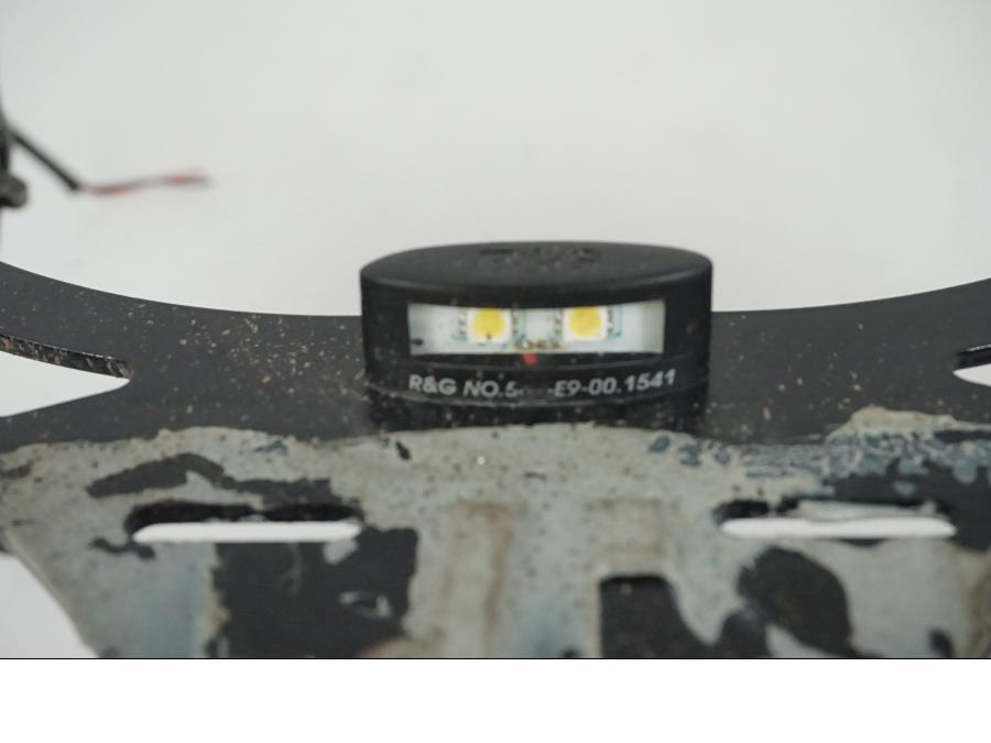 Höger sida på Skylthållare från en Honda CBR 1000 -2005 motorcykel.