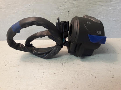 Baksidan på Styrelreglage från en Aprilia RS 125 -2017 motorcykel.