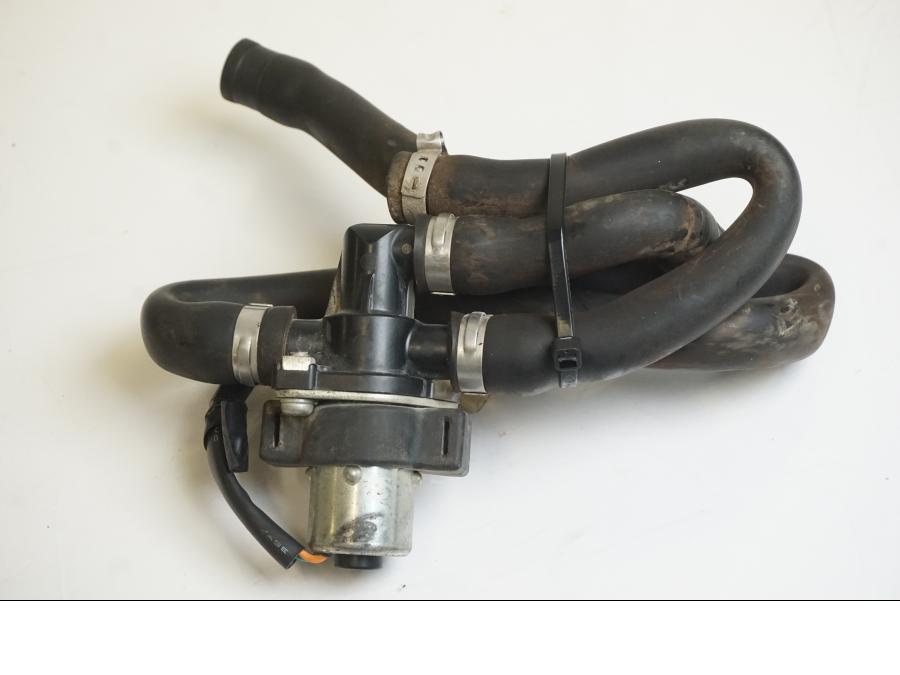 Framsidan på Second Air från en KTM 1190 Adventure -2015 motorcykel.