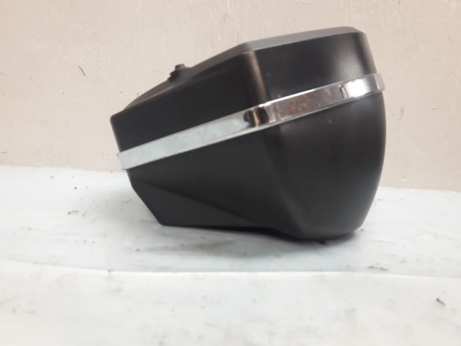 Vänster sida på Instrumentpanel från en Suzuki SV 1000 -2004 motorcykel.