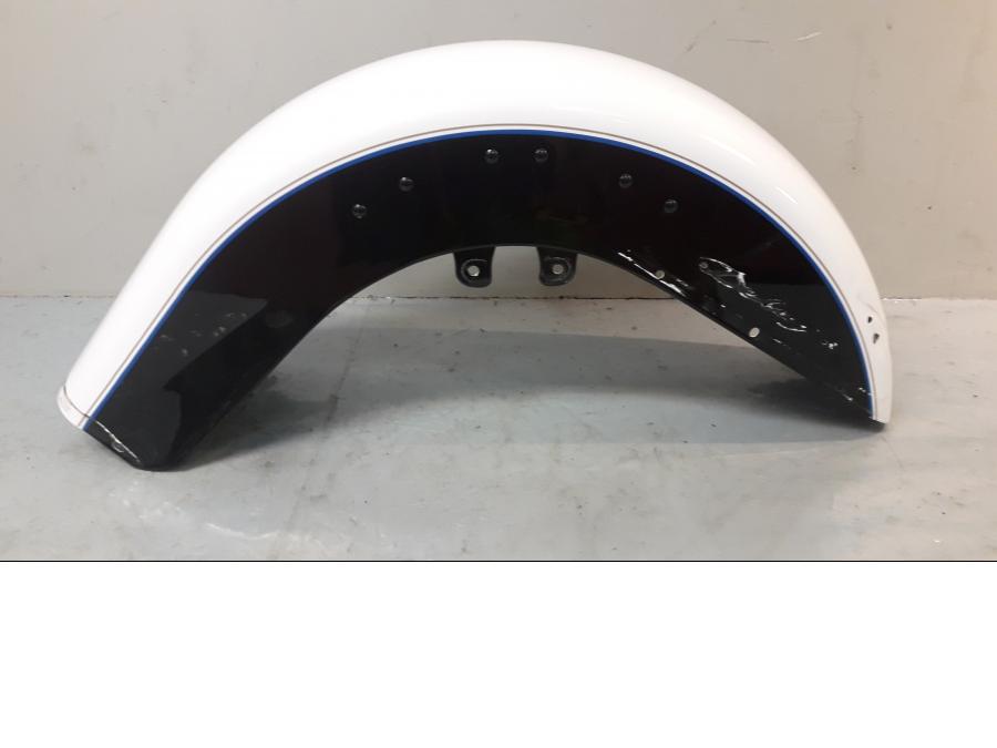 Framsidan på Framskärm från en H-D FLSTN -2008 motorcykel.