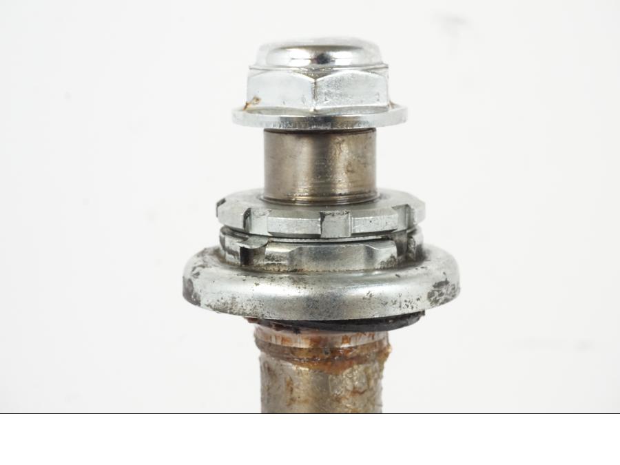 Baksidan på Gaffelkrona från en Honda NT 650 V -2002 motorcykel.