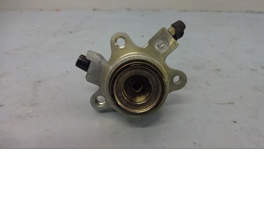 Baksidan på Kopplingslavcylinder från en Yamaha FJR 1300 -2003 motorcykel.