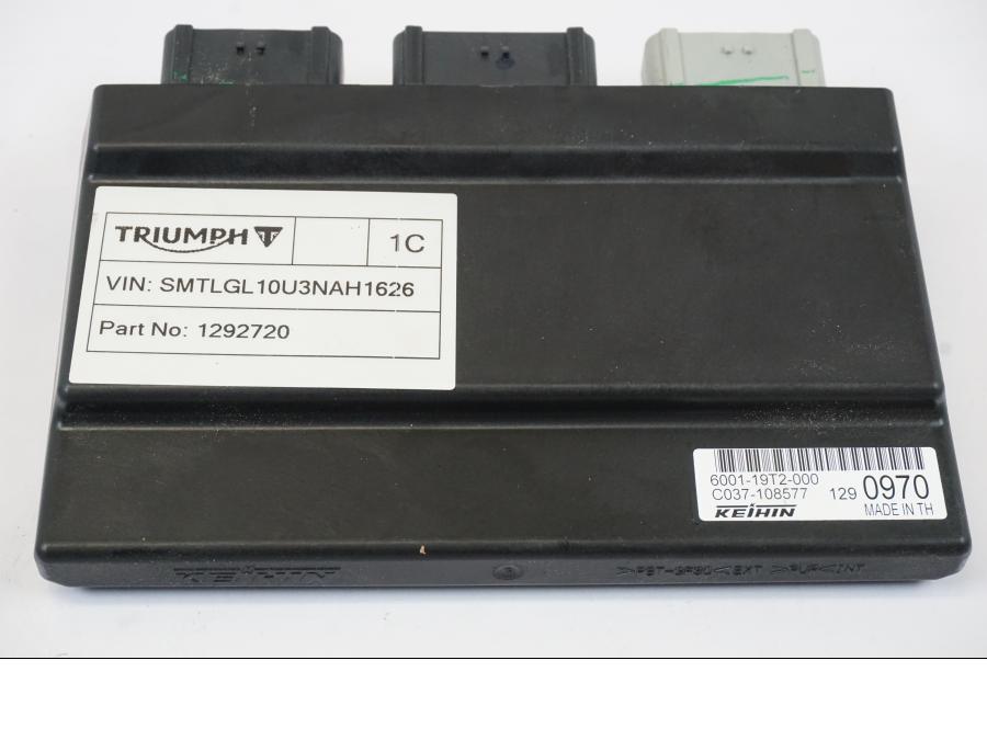 Baksidan på CDI / ECU från en Triumph Trident -2021 motorcykel.
